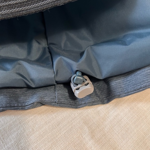 Columbia Woman’s Snoeshoe Mountain Omni- Heat hooded Ski 🎿 Jacket size XL ( NWT) - Picture 3 of 14